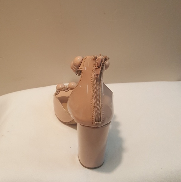 Beautiful cream and silver heels - Picture 4 of 5